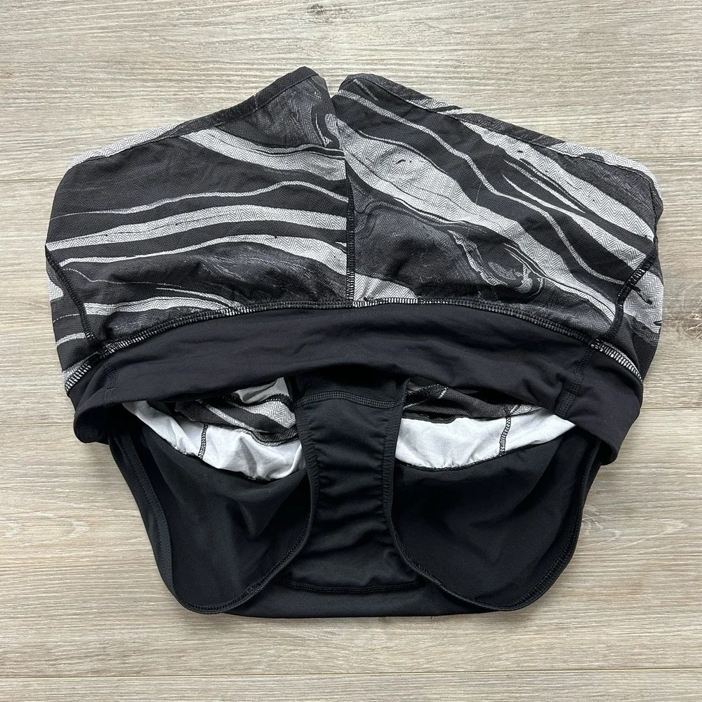 Lululemon Women's Size 8 Running Active Speed Short  Marbled Mix‎ White Black